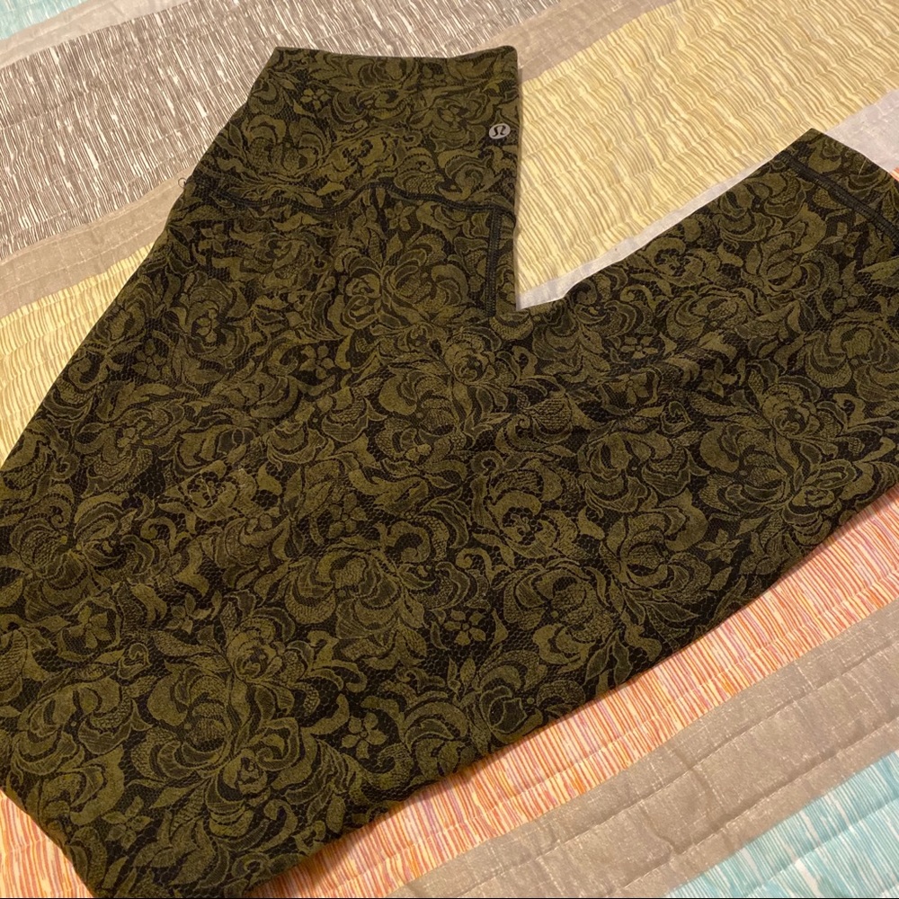 Lululemon ankle length leggings size 10